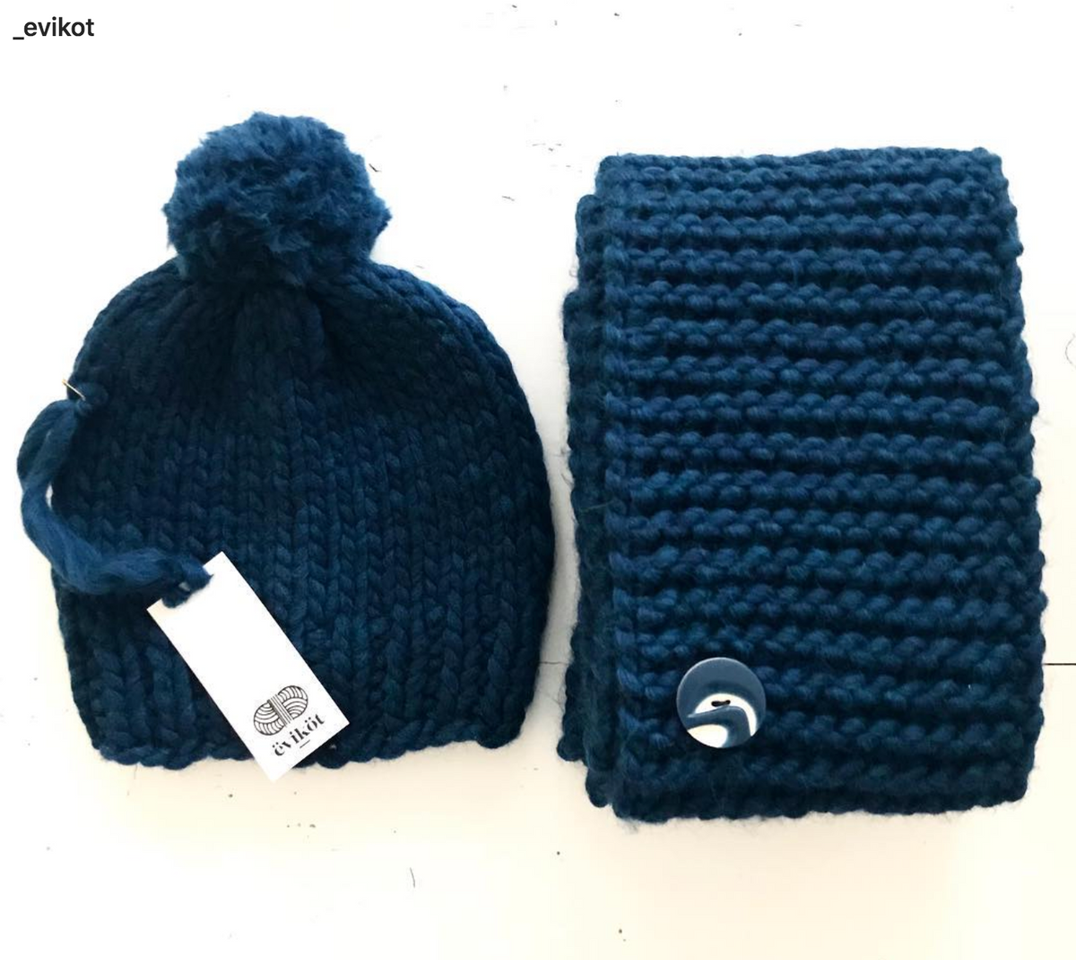 WATG Crazy Sexy Wool CURASAO BLUE