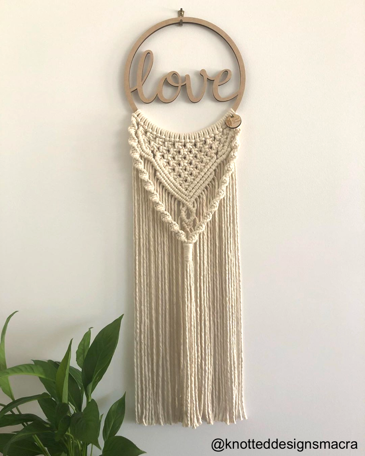 Circular LOVE Frame